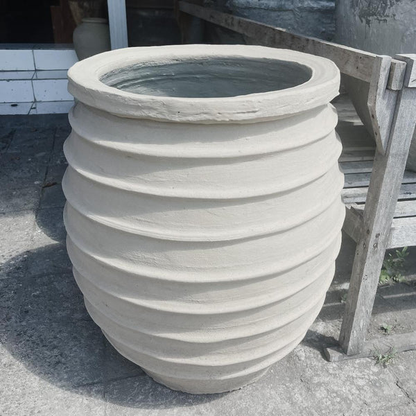 XL Terracotta Pot w Ribs